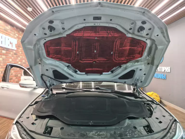 Шумоизоляция капота BMW 730