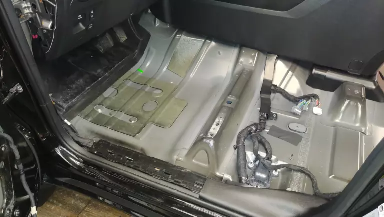 Шумоизоляция пола Dodge RAM-1