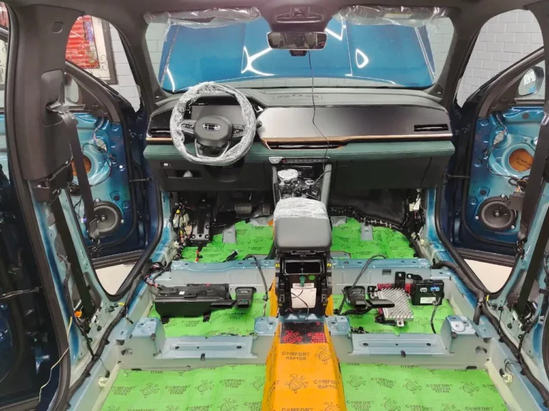Geely Monjaro пол 3