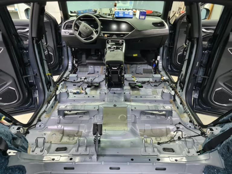 Шумоизоляция пола Geely Tugellа-1