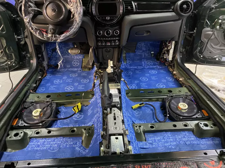 Шумоизоляция пола Mini Cooper Clubman-3
