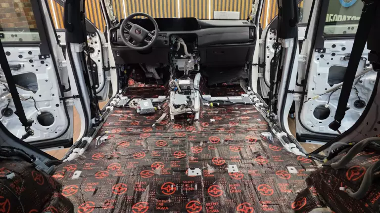 Шумоизоляция пола Nissan Armada-2
