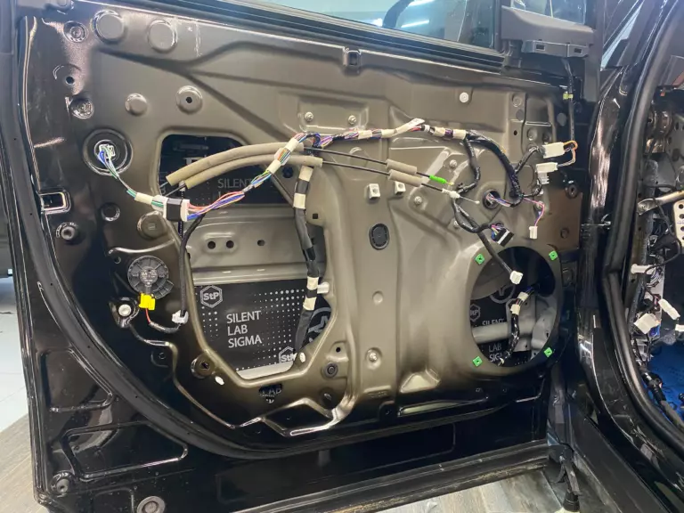 Шумоизоляция дверей Toyota BZ4X-3