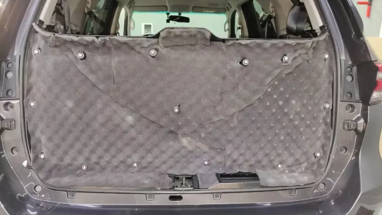 Шумоизоляция дверей Toyota Fortuner-02