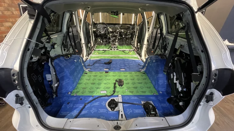 Шумоизоляция пола Toyota Highlander-9