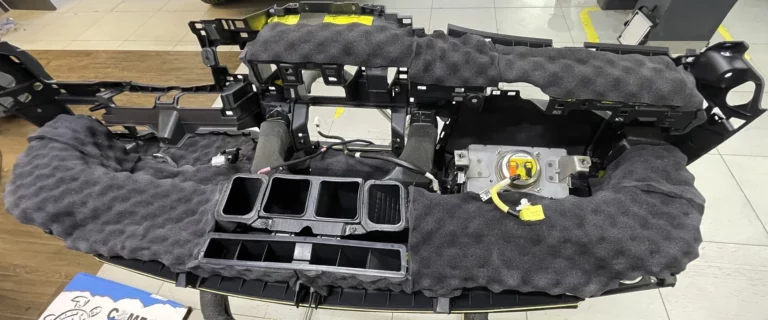 Шумоизоляция торпедо Toyota Highlander-2