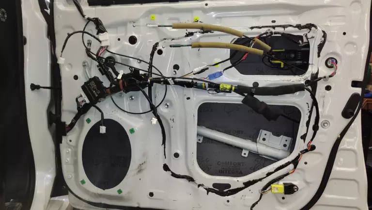 Шумоизоляция дверей Toyota Land Cruiser 200-3