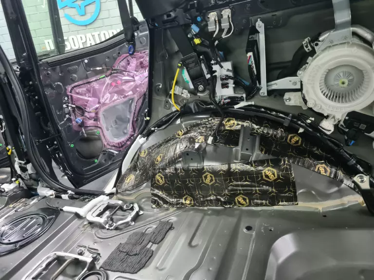 Шумоизоляция багажника Toyota Land Cruiser 250 Prad-0
