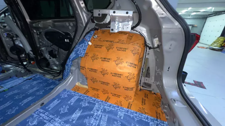 Шумоизоляция багажника Volkswagen Tiguan-7