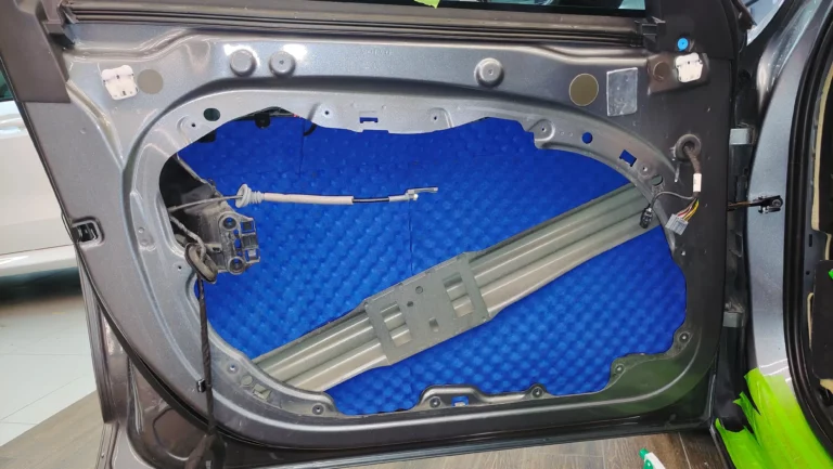 Шумоизоляция дверей Volvo V90-3