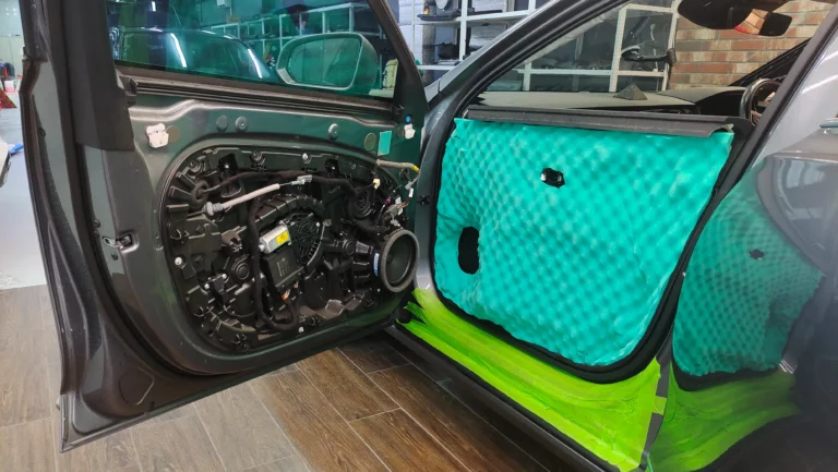 Шумоизоляция дверей Volvo V90-4