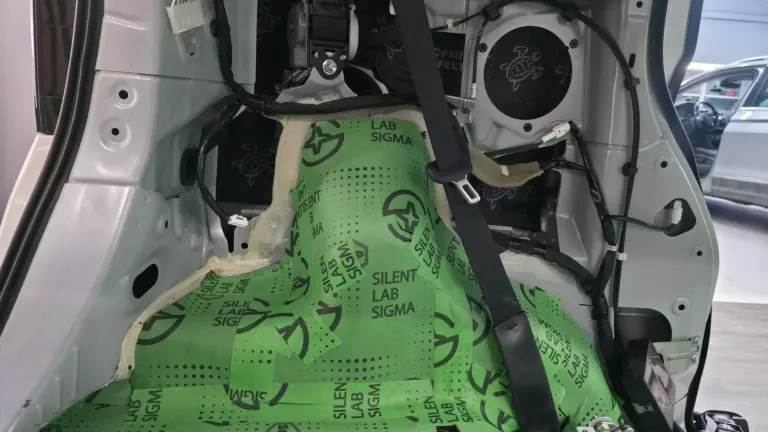 Шумоизоляции багажника Toyota Roomy-9