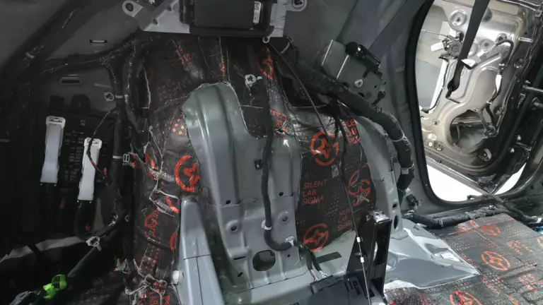 Шумоизоляция багажника Cadillac XT5-3