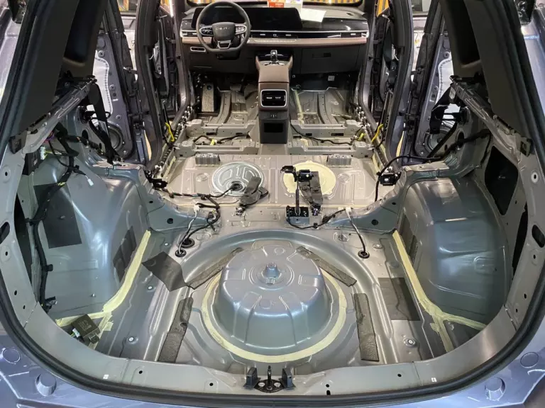 Шумоизоляция пола Chery Tiggo 7L-1