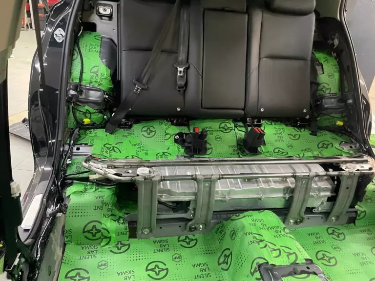 Шумоизоляция пола Toyota Camry-4
