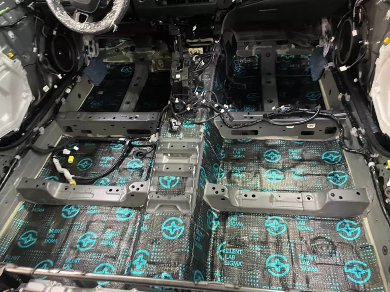 Шумоизоляция пола Toyota Camry